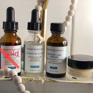 🤑🙋🏾♀️NWT SkinCeuticals 3 in-1 Kit
Free shipping 🚚